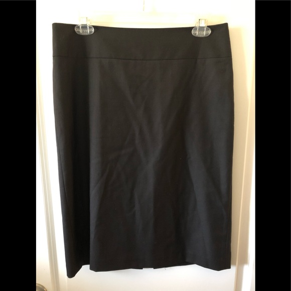 Banana Republic Dresses & Skirts - Banana Republic pencil knee Lenght skirt wool 6 Banana Republic Dresses & Skirts - Banana Republic pencil knee Lenght skirt wool 6